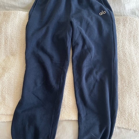 ALO Yoga Accolade Sweatpants Navy - Picture 2 of 4